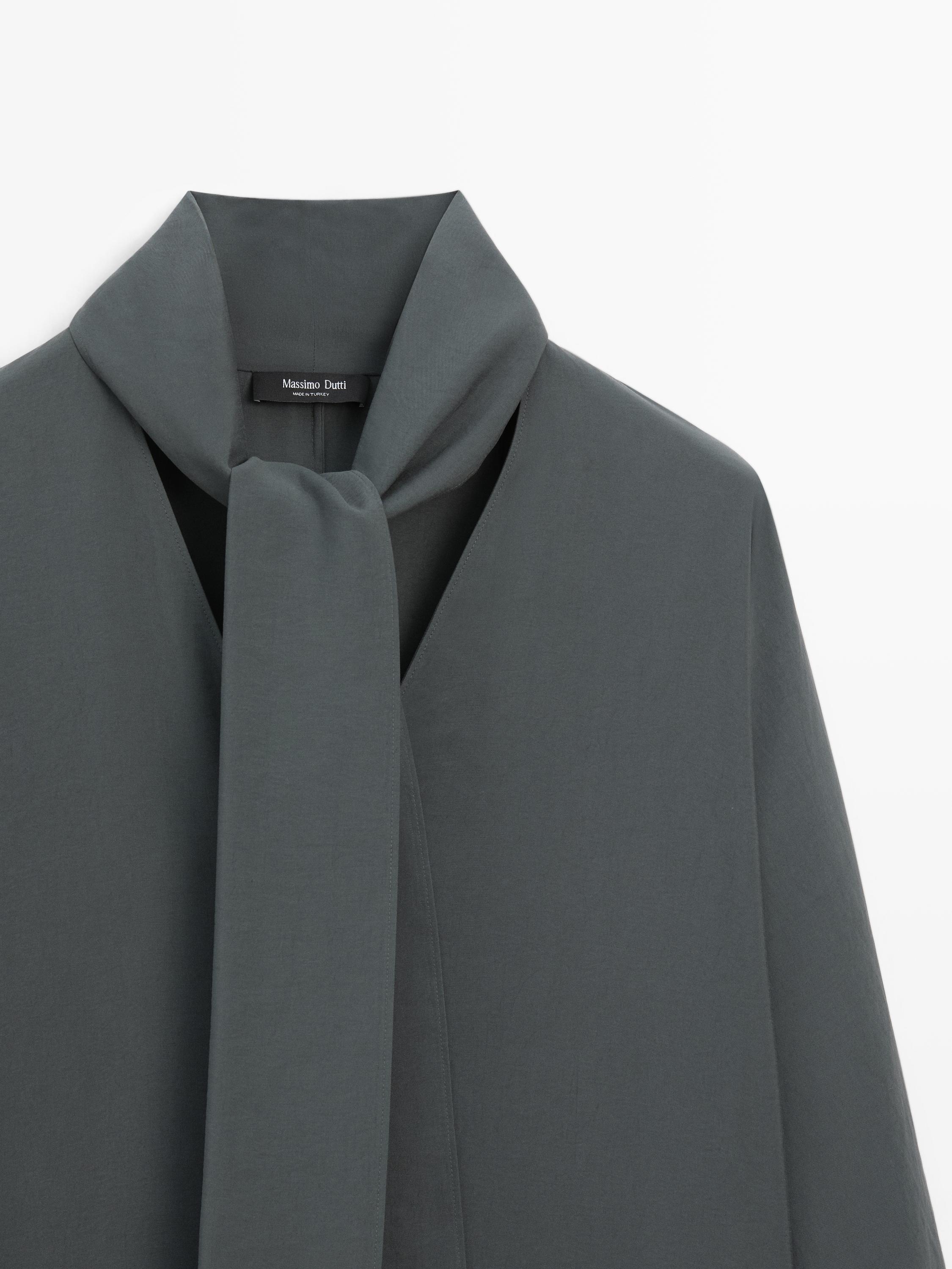 V-neckline midi dress with tie detail